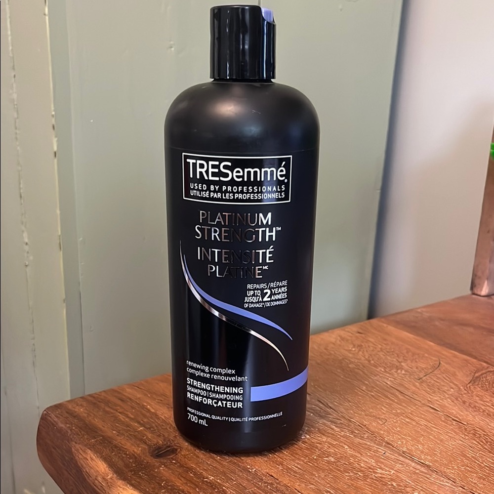 Tresemme Platium Strength Renewing Complex Shampoo